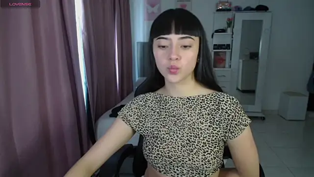 Snapshot of violetta_blackk chatting on March 20, 5:51 pm violetta blackk online show from March 20, 5:51 pm