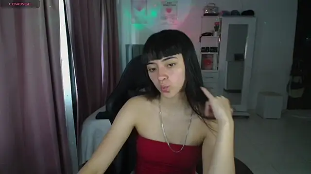 Snapshot of violetta_blackk chatting on April 28, 5:18 pm violetta blackk online show from April 28, 5:18 pm