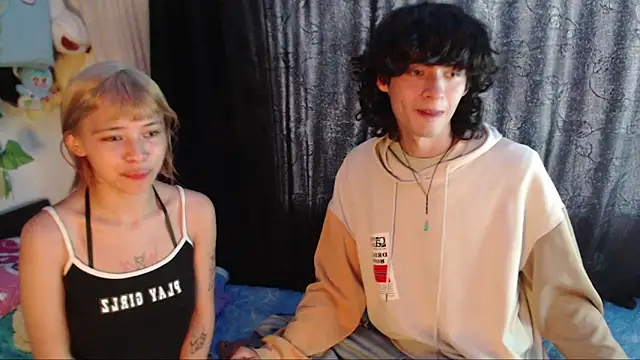 Snapshot of MixiPeach chatting on May 13, 1:08 pm MixiPeach online show from May 13, 1:08 pm