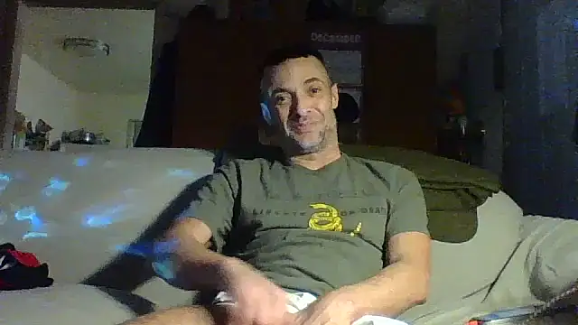 Snapshot of dicinyou80 chatting on December 23, 5:49 am dicinyou80 online show from December 23, 5:49 am