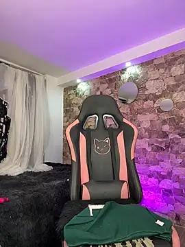 Snapshot of samiacooper25 chatting on March 1, 9:55 am samiacooper25 online show from March 1, 9:55 am