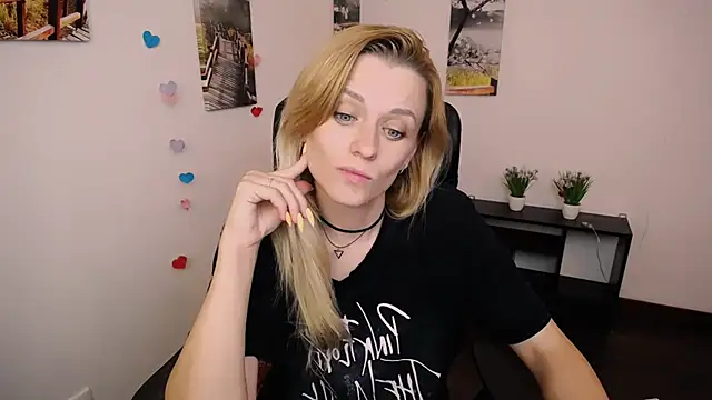 PeppyMia online show from September 30, 8:25 pm