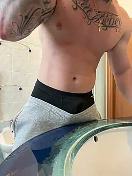 Snapshot of edgarberlanga1312 chatting on February 25, 12:04 pm edgarberlanga1312 online show from February 25, 12:04 pm