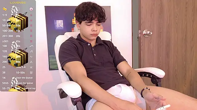 an drew18 online show from February 1, 2:48 pm