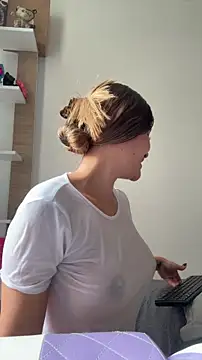 Lovejuana  online show from January 9, 1:03 pm