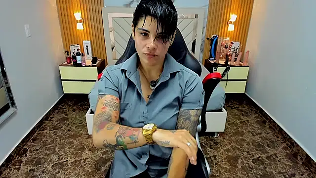 Snapshot of KAROLLJONES1 chatting on December 5, 7:43 pm KAROLLJONES1 online show from December 5, 7:43 pm