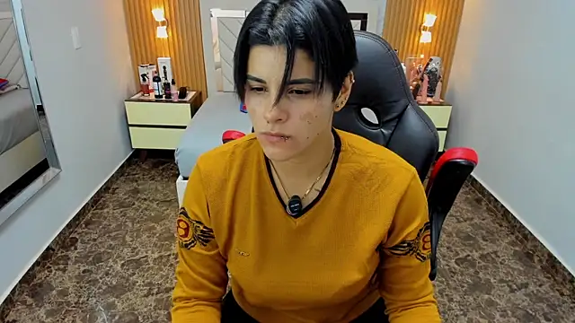 Snapshot of KAROLLJONES1 chatting on December 17, 7:20 pm KAROLLJONES1 online show from December 17, 7:20 pm