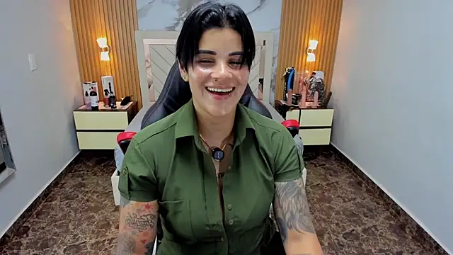 Snapshot of KAROLLJONES1 chatting on December 18, 7:20 pm KAROLLJONES1 online show from December 18, 7:20 pm