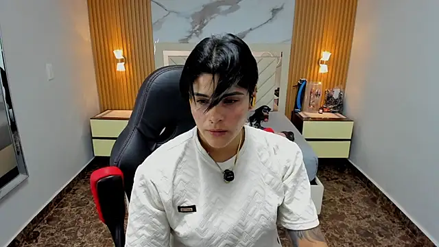 Snapshot of KAROLLJONES1 chatting on January 5, 7:28 pm KAROLLJONES1 online show from January 5, 7:28 pm