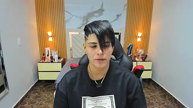 Snapshot of KAROLLJONES1 chatting on January 8, 7:27 pm KAROLLJONES1 online show from January 8, 7:27 pm