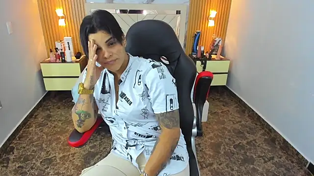 Snapshot of KAROLLJONES1 chatting on January 14, 7:52 pm KAROLLJONES1 online show from January 14, 7:52 pm