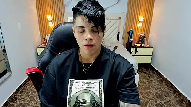 Snapshot of KAROLLJONES1 chatting on January 15, 7:28 pm KAROLLJONES1 online show from January 15, 7:28 pm