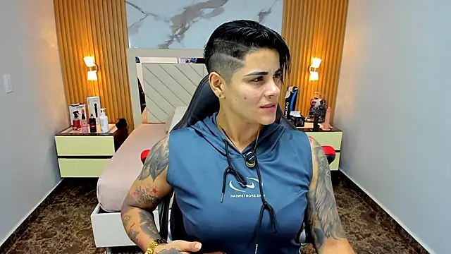 Snapshot of KAROLLJONES1 chatting on January 16, 8:02 pm KAROLLJONES1 online show from January 16, 8:02 pm