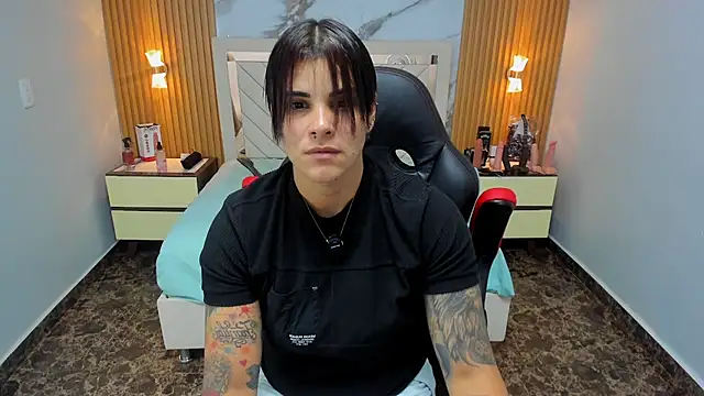 Snapshot of KAROLLJONES1 chatting on January 31, 7:11 pm KAROLLJONES1 online show from January 31, 7:11 pm