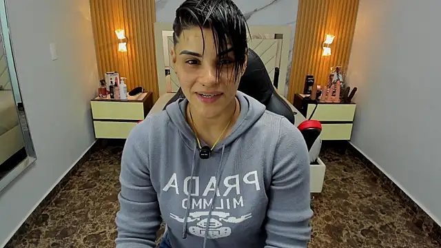 Snapshot of KAROLLJONES1 chatting on February 4, 7:20 pm KAROLLJONES1 online show from February 4, 7:20 pm