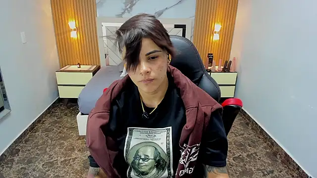 Snapshot of KAROLLJONES1 chatting on February 9, 7:29 pm KAROLLJONES1 online show from February 9, 7:29 pm