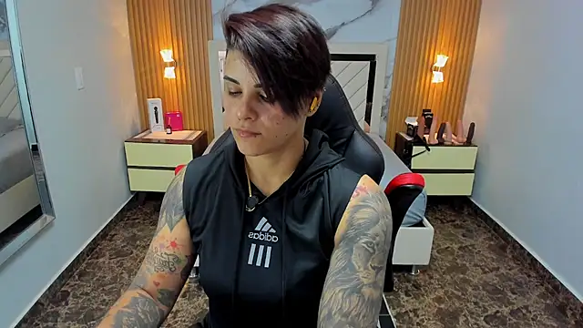 Snapshot of KAROLLJONES1 chatting on February 10, 7:29 pm KAROLLJONES1 online show from February 10, 7:29 pm