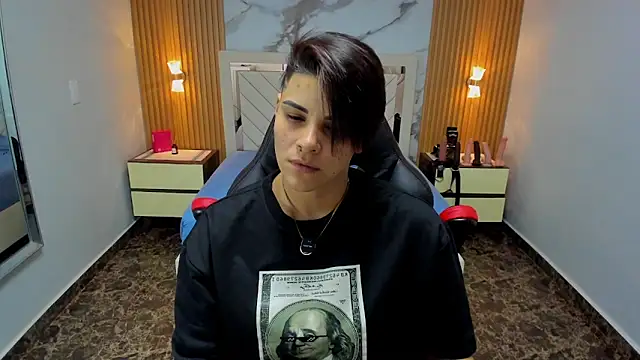 Snapshot of KAROLLJONES1 chatting on February 12, 6:58 pm KAROLLJONES1 online show from February 12, 6:58 pm