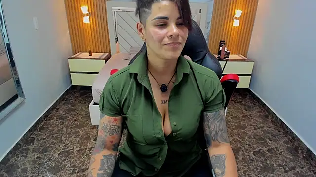 Snapshot of KAROLLJONES1 chatting on February 16, 7:10 pm KAROLLJONES1 online show from February 16, 7:10 pm