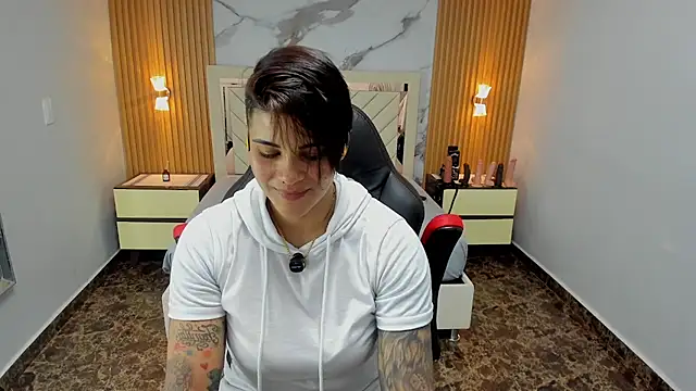 Snapshot of KAROLLJONES1 chatting on February 17, 7:31 pm KAROLLJONES1 online show from February 17, 7:31 pm