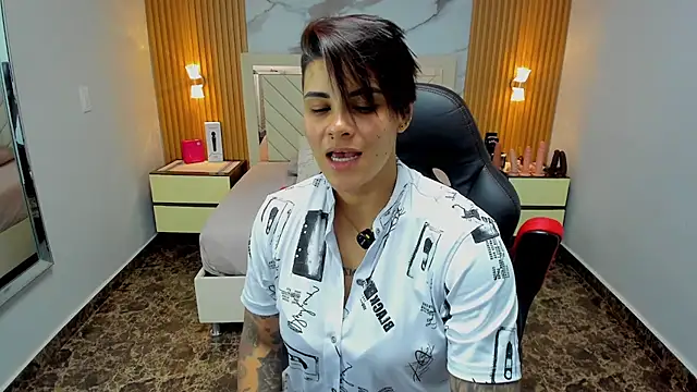 Snapshot of KAROLLJONES1 chatting on February 21, 12:39 pm KAROLLJONES1 online show from February 21, 12:39 pm