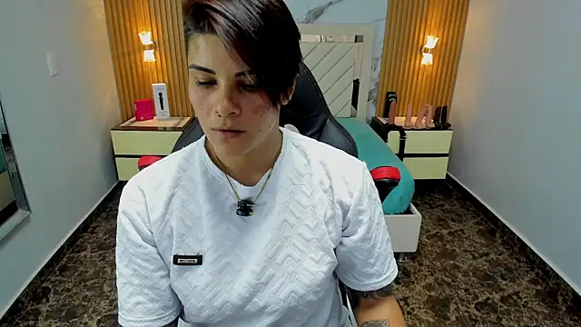 Snapshot of KAROLLJONES1 chatting on February 25, 7:34 pm KAROLLJONES1 online show from February 25, 7:34 pm