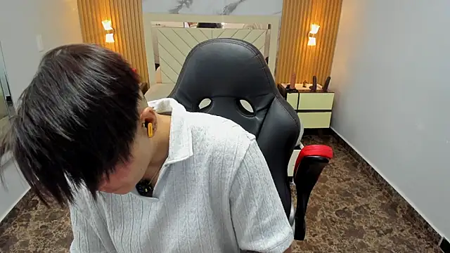 KAROLLJONES1 online show from March 12, 7:31 pm