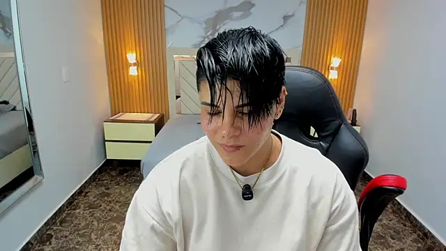 KAROLLJONES1 online show from April 12, 7:30 pm