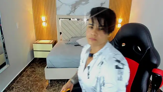KAROLLJONES1 online show from May 23, 7:07 pm