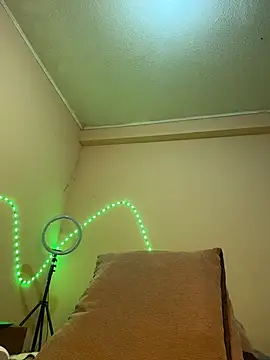 princesaliay online show from February 12, 1:00 am