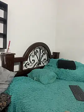 ALMAWHITE online show from November 8, 1:44 pm