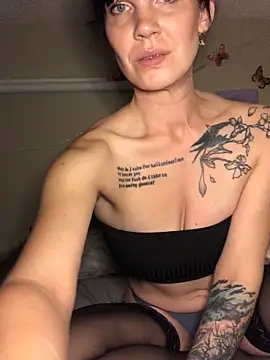 mzz lillypillxoxo online show from October 26, 3:01 am