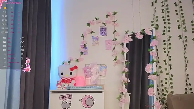 Snapshot of roxydolll chatting on July 12, 2:02 am roxydolll online show from July 12, 2:02 am