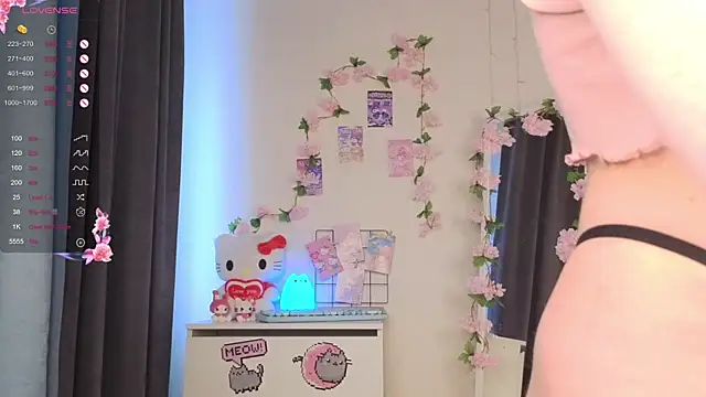 Snapshot of roxydolll chatting on July 14, 2:05 am roxydolll online show from July 14, 2:05 am