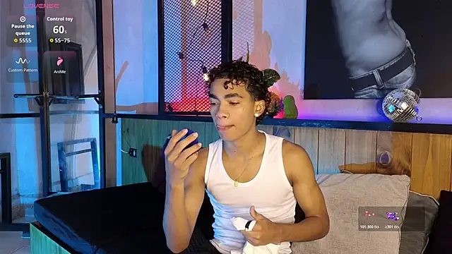 AlanCutee online show from March 25, 3:51 pm