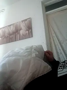 Snapshot of handsome8inchh chatting on March 18, 2:37 am handsome8inchh online show from March 18, 2:37 am