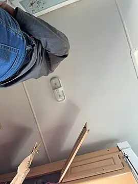 Snapshot of high3ndlowlife chatting on February 16, 4:47 pm high3ndlowlife online show from February 16, 4:47 pm