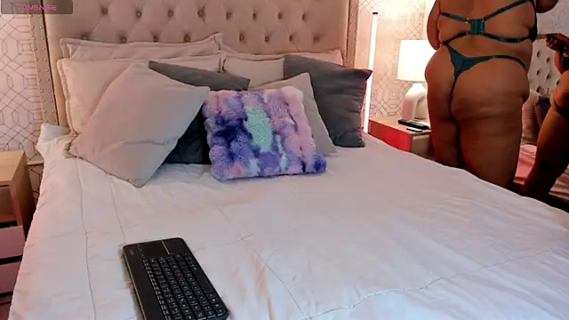 BellaNixs online show from November 7, 3:39 am