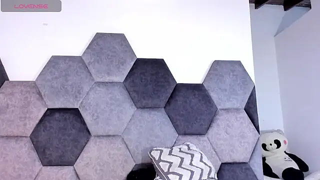 BellaNixs online show from April 1, 1:41 pm