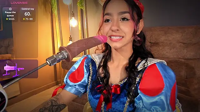 RACHELRUIZ online show from October 31, 3:13 pm