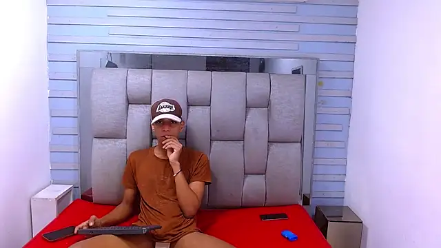Axel Ponce online show from June 17, 1:01 pm