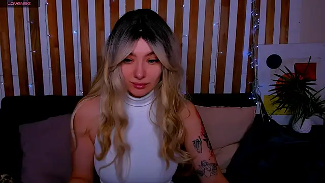 Emily Tylerr online show from February 25, 12:42 am