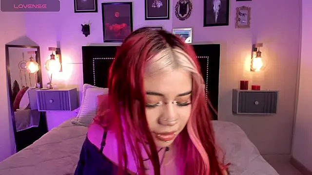 pinkk deemon online show from April 5, 1:08 pm