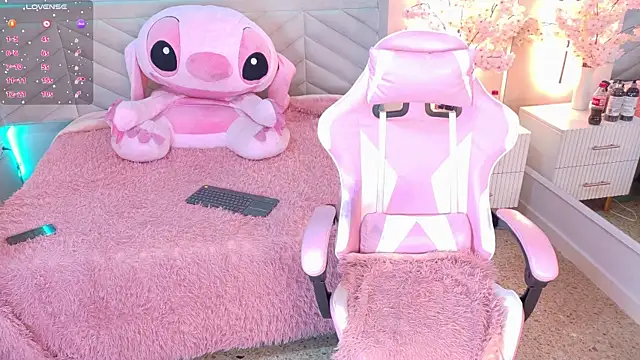 amy miller1 online show from April 4, 7:00 pm