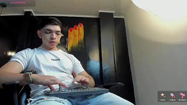 Eryonbradley online show from September 18, 11:12 am