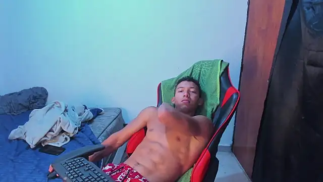Snapshot of JuanchiT66 chatting on May 29, 1:42 pm JuanchiT66 online show from May 29, 1:42 pm