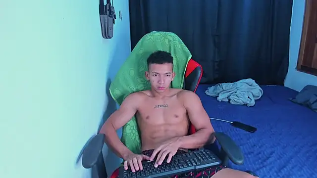Snapshot of JuanchiT66 chatting on June 16, 4:42 pm JuanchiT66 online show from June 16, 4:42 pm
