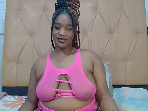Snapshot of SexyyRedxxx chatting on June 9, 11:38 pm SexyyRedxxx online show from June 9, 11:38 pm