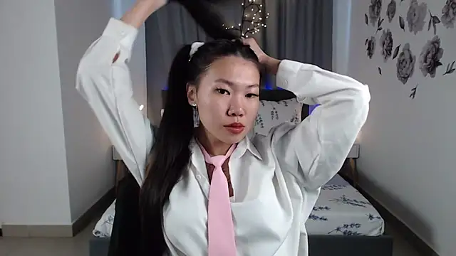 LunaPurrr online show from September 13, 11:15 pm