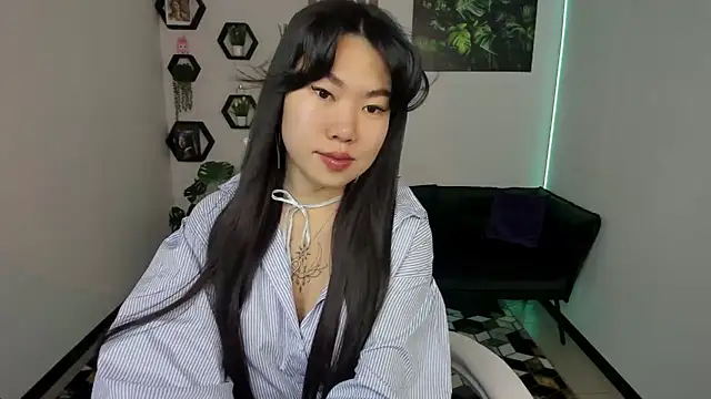 LunaPurrr online show from December 2, 1:11 am